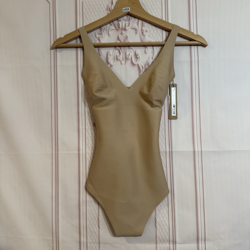 NWT SKIMS CS BODY UNLINED PLUNGE THONG BODYSUIT in Clay Size XS $88